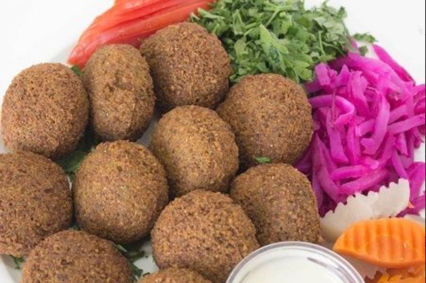 صحن فلافل مشكل وسط