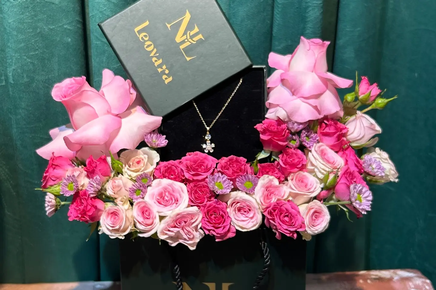 First Grade Lavera Chain With Roses