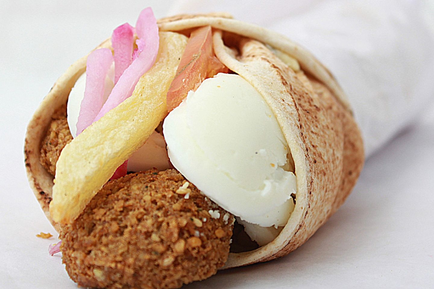 Sandwich Falafel With Egg
