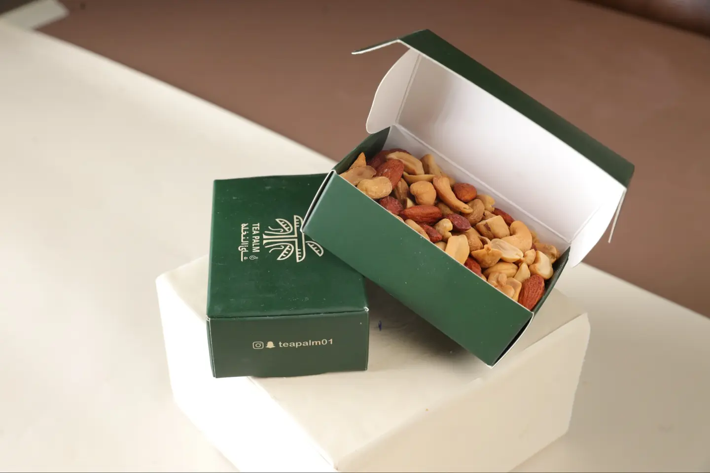 مكسرات لوز وكاجو