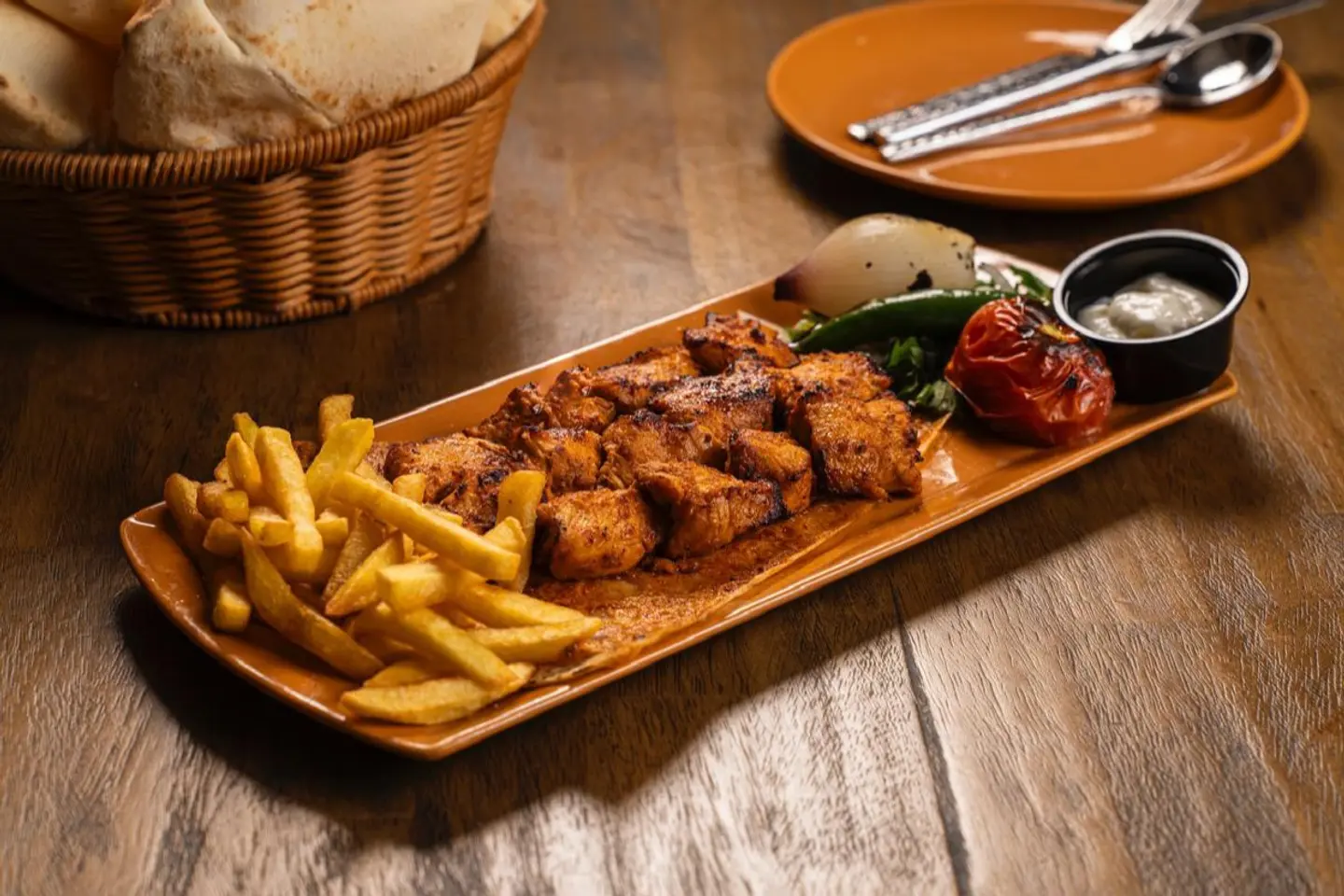 صحن شيش طاووق