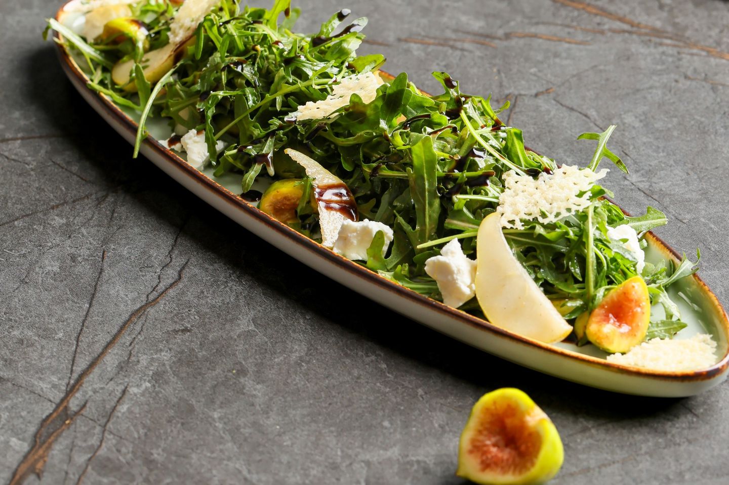 Crunchy Pear And Figs Feta Salad