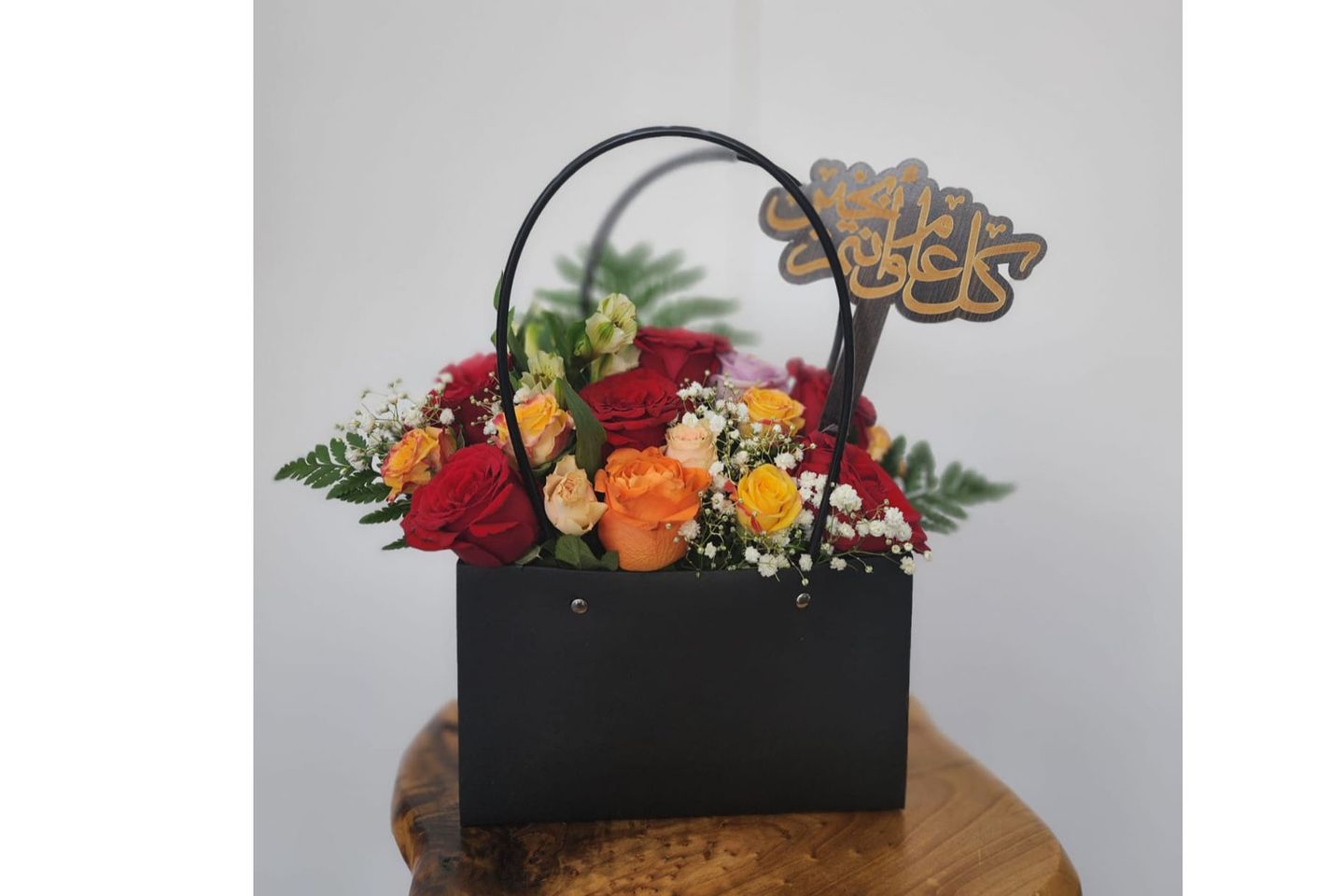 حقيبة العيد سوداء ورد ملون