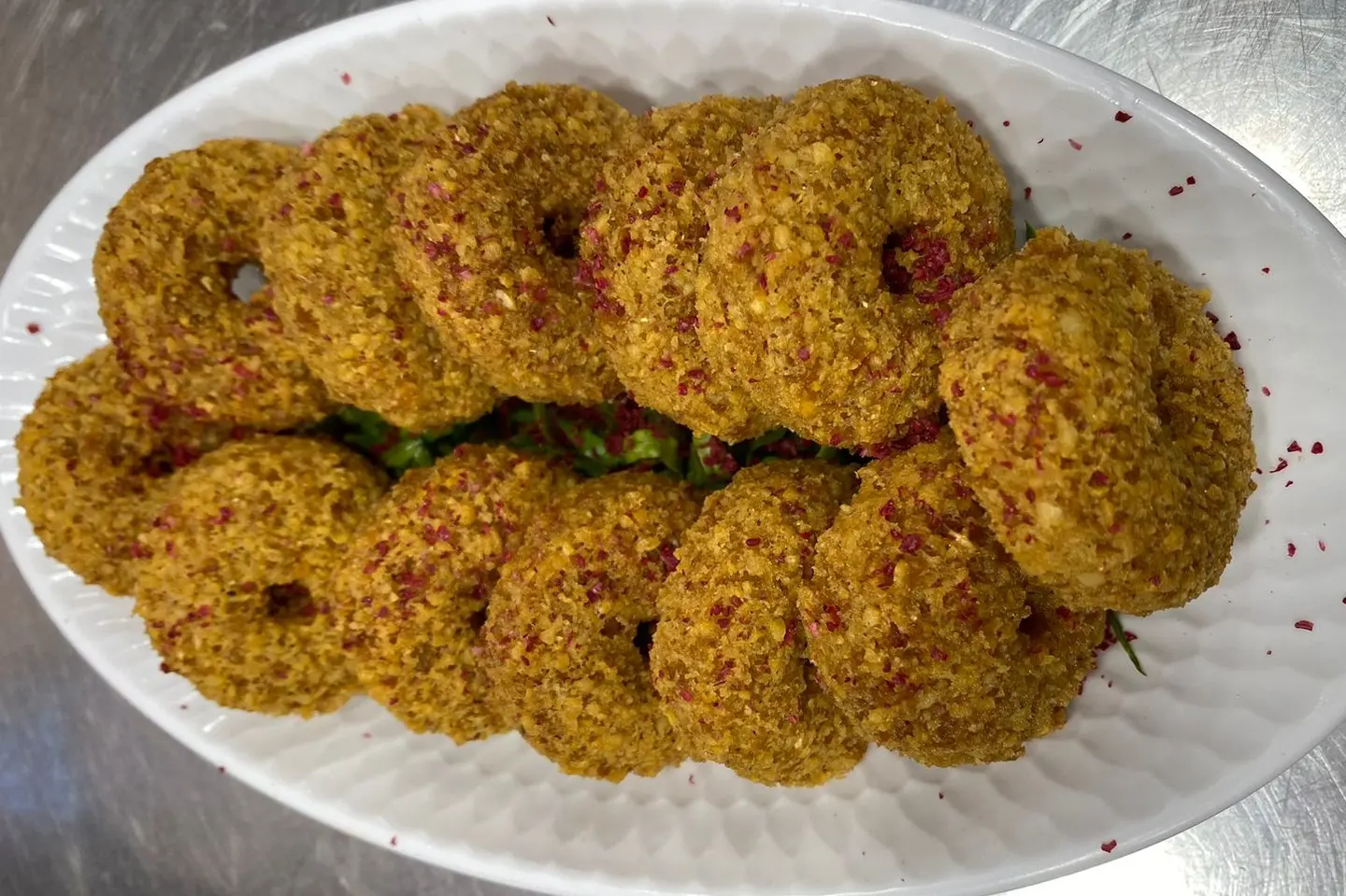 صحن فلافل مع الطحينة