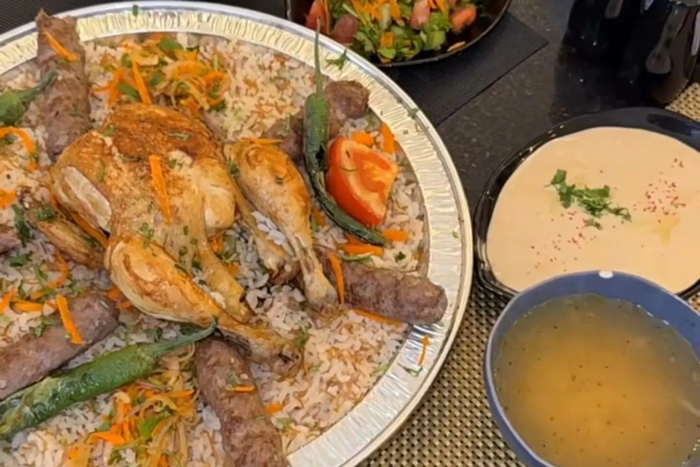 عرض دجاجة محشية