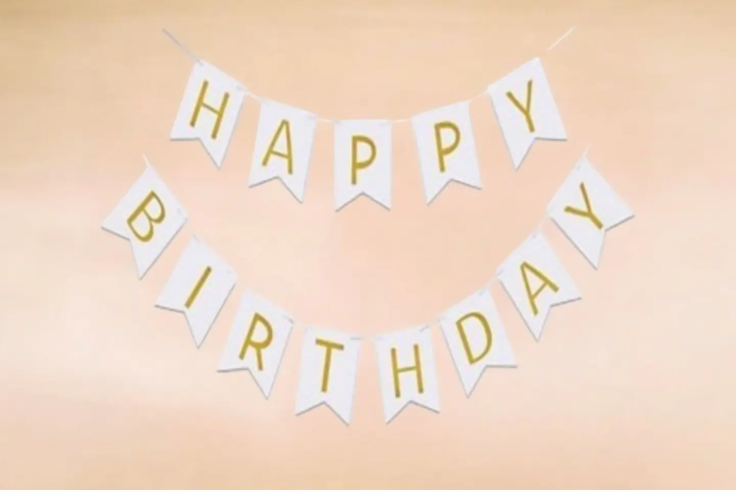 تعليقة حائط عيد ميلاد سعيد