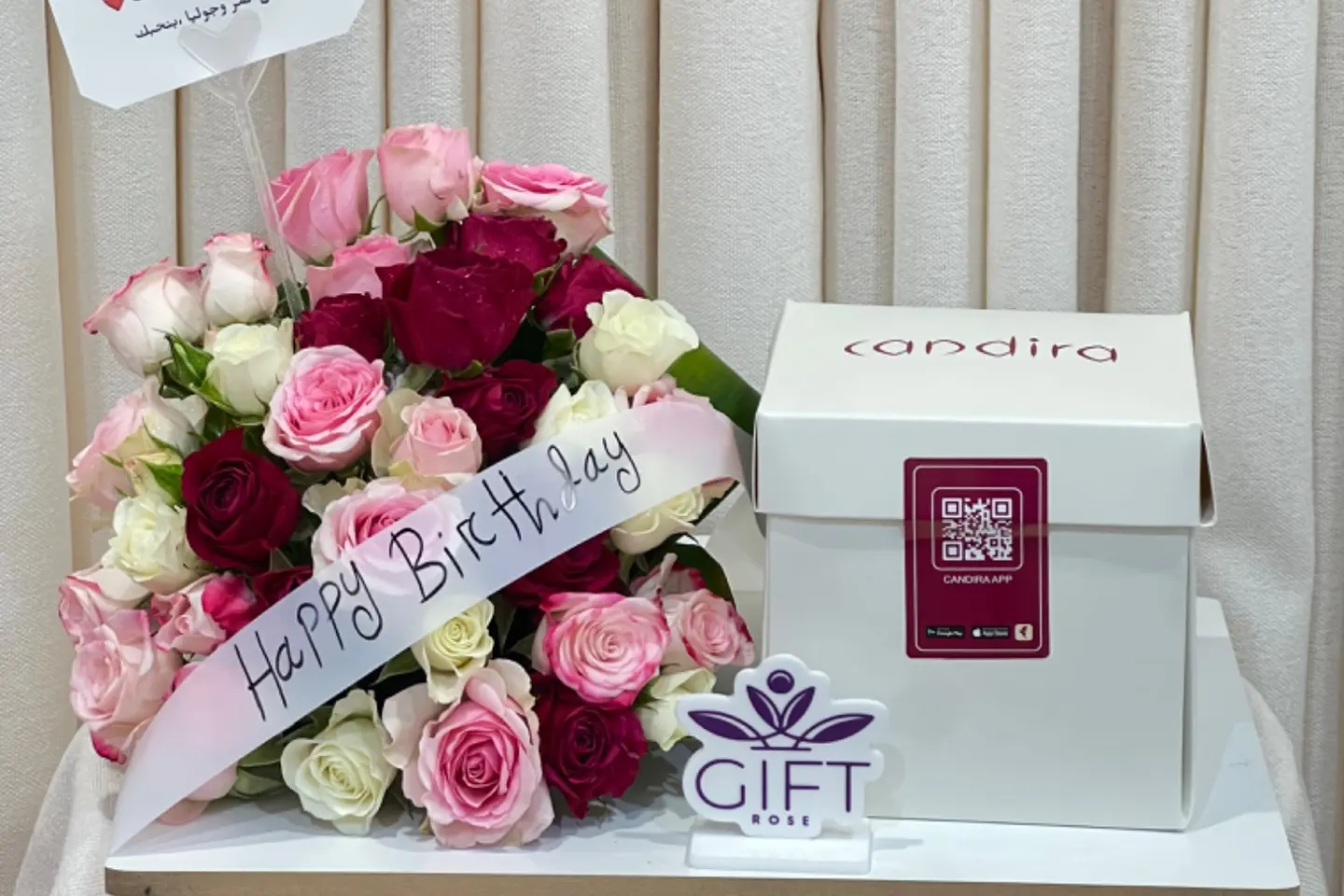 كانديرا مع تنسيق استاند الورد