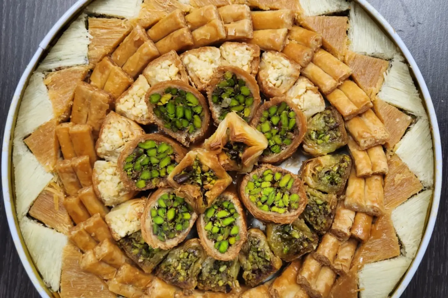 بقلاوة مشكل فاخرة - د