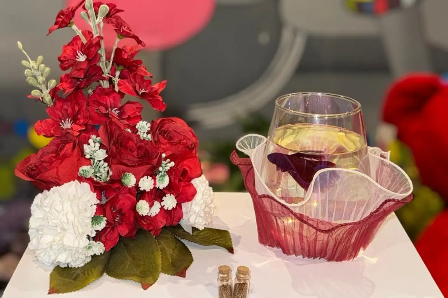 فايتر العروس مع الورد الاحمر