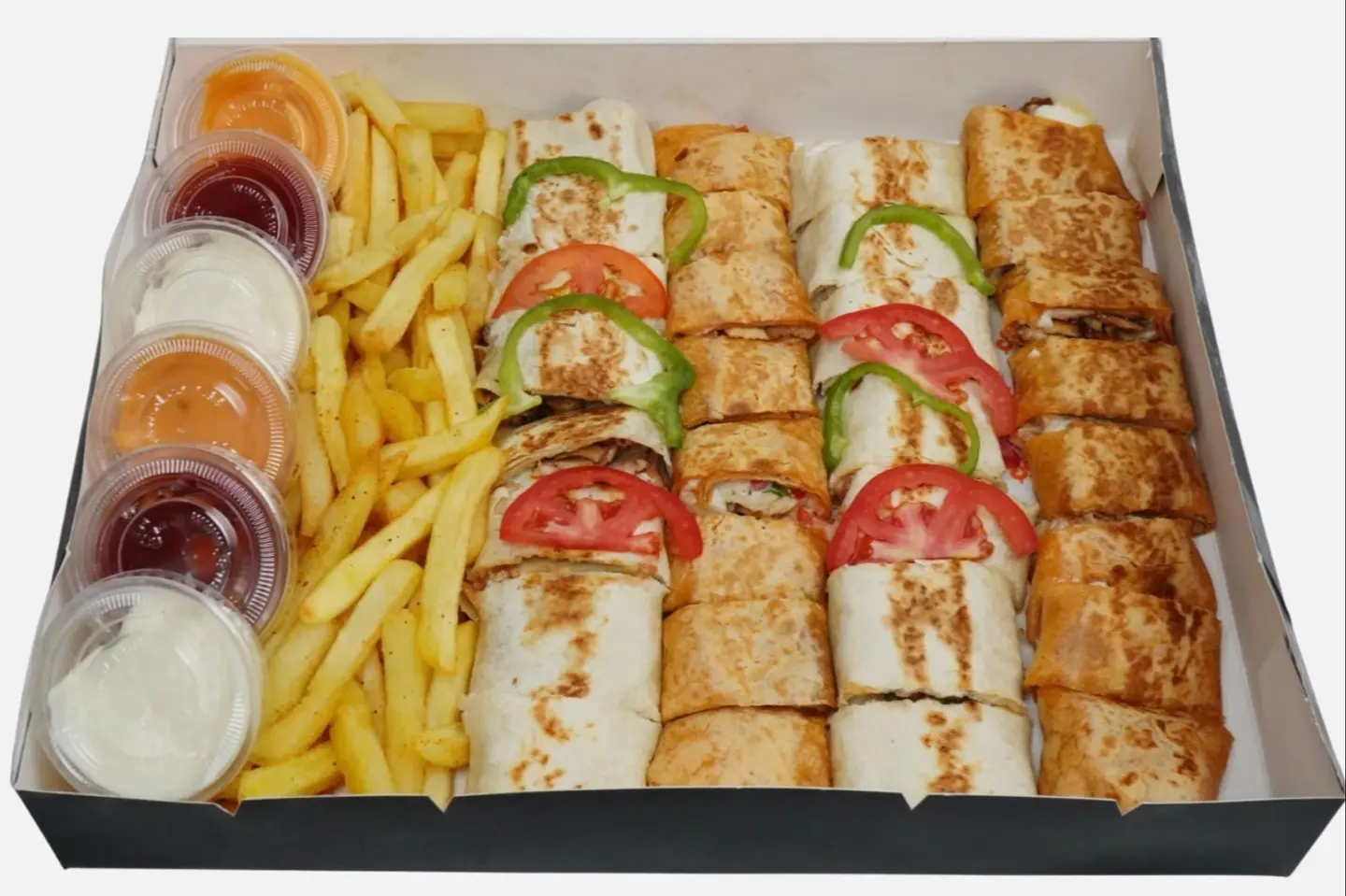 عائلي وسط جبن