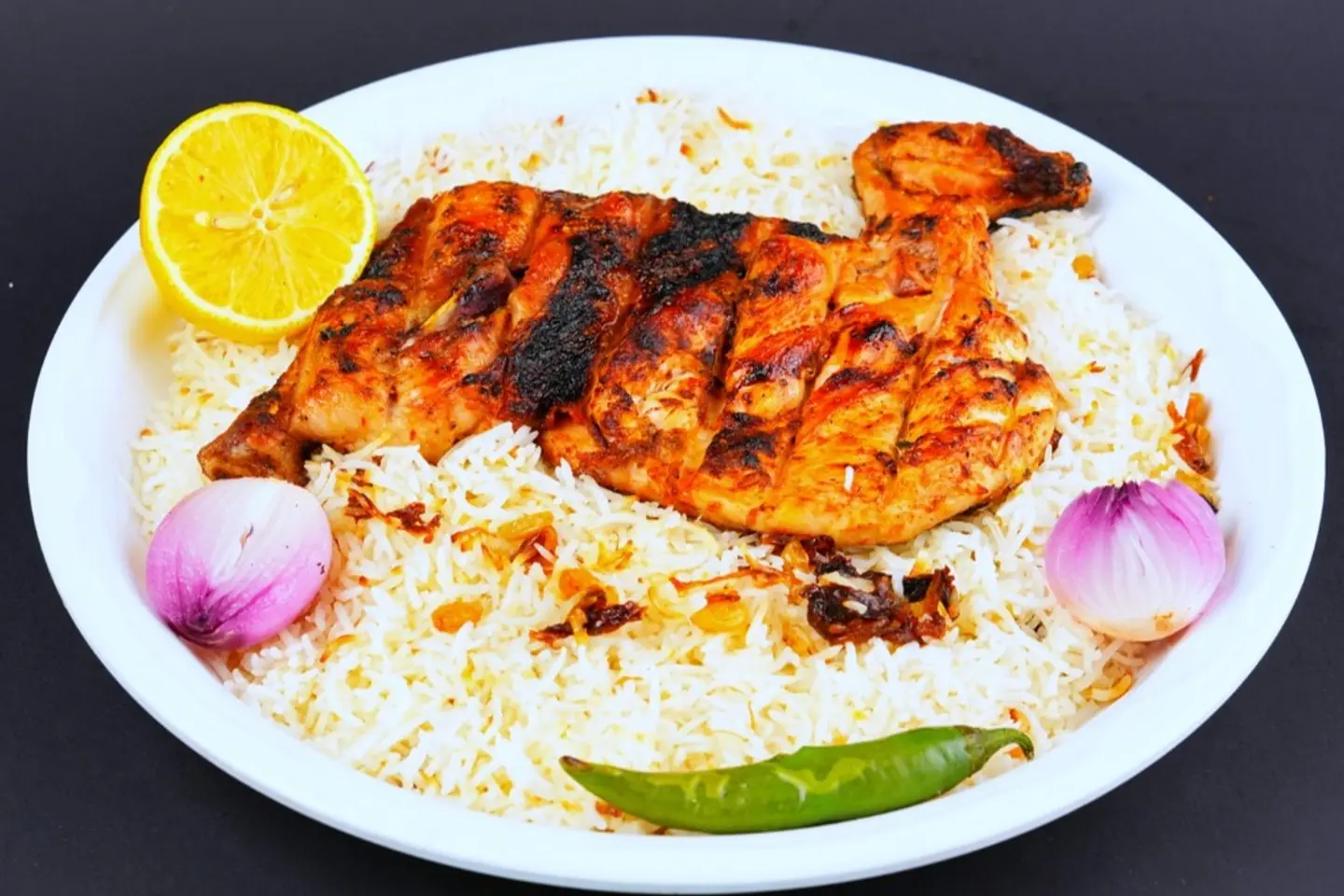 نص دجاج على الفحم مع رز