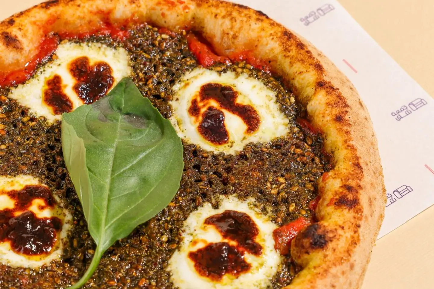 بيتزا لبنة بالزعتر