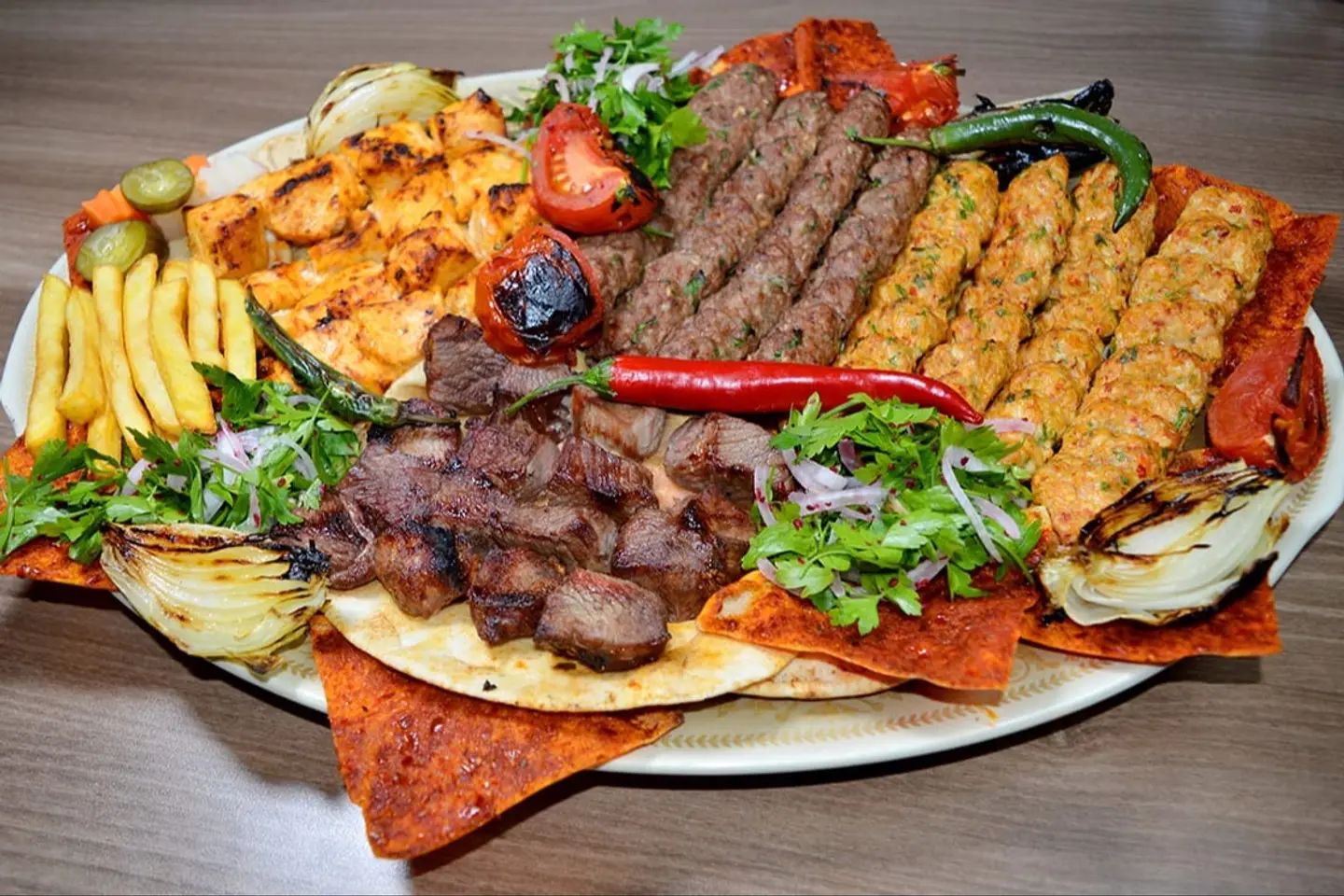 طبق مشاوي مشكل عادي