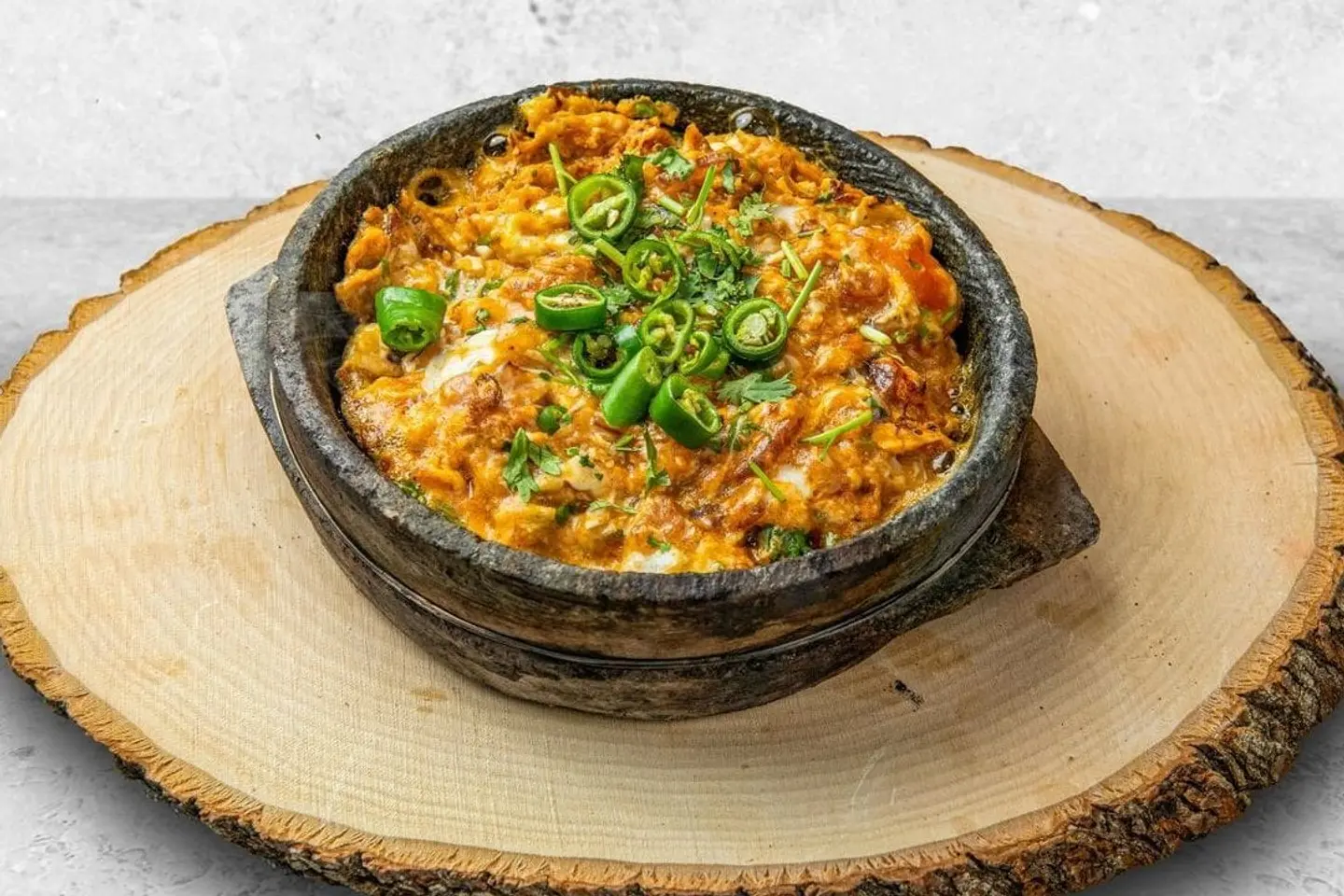 بزاليا بالتونة