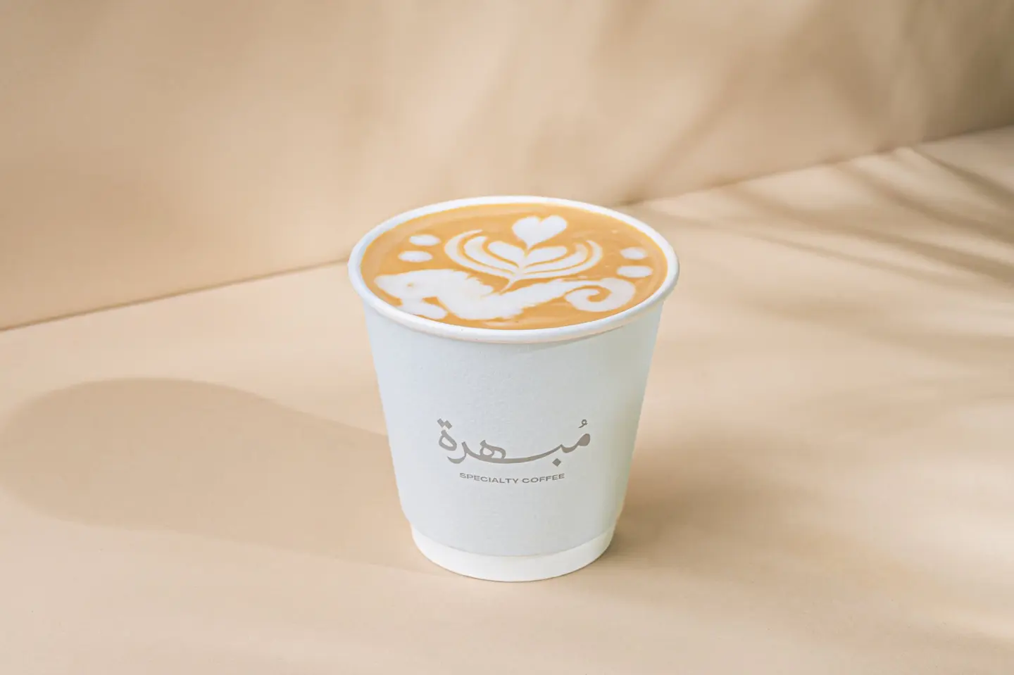 لاتيه بندق حار