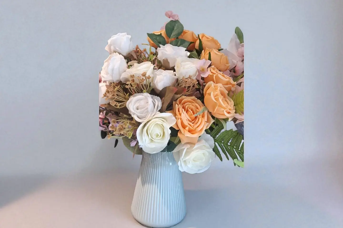 فازة ورد جوري ثنائي اللون