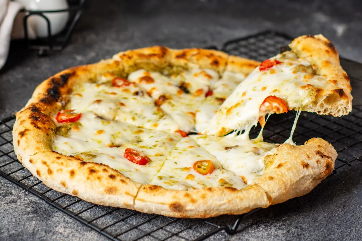 بيتزا البيستو صغيرة