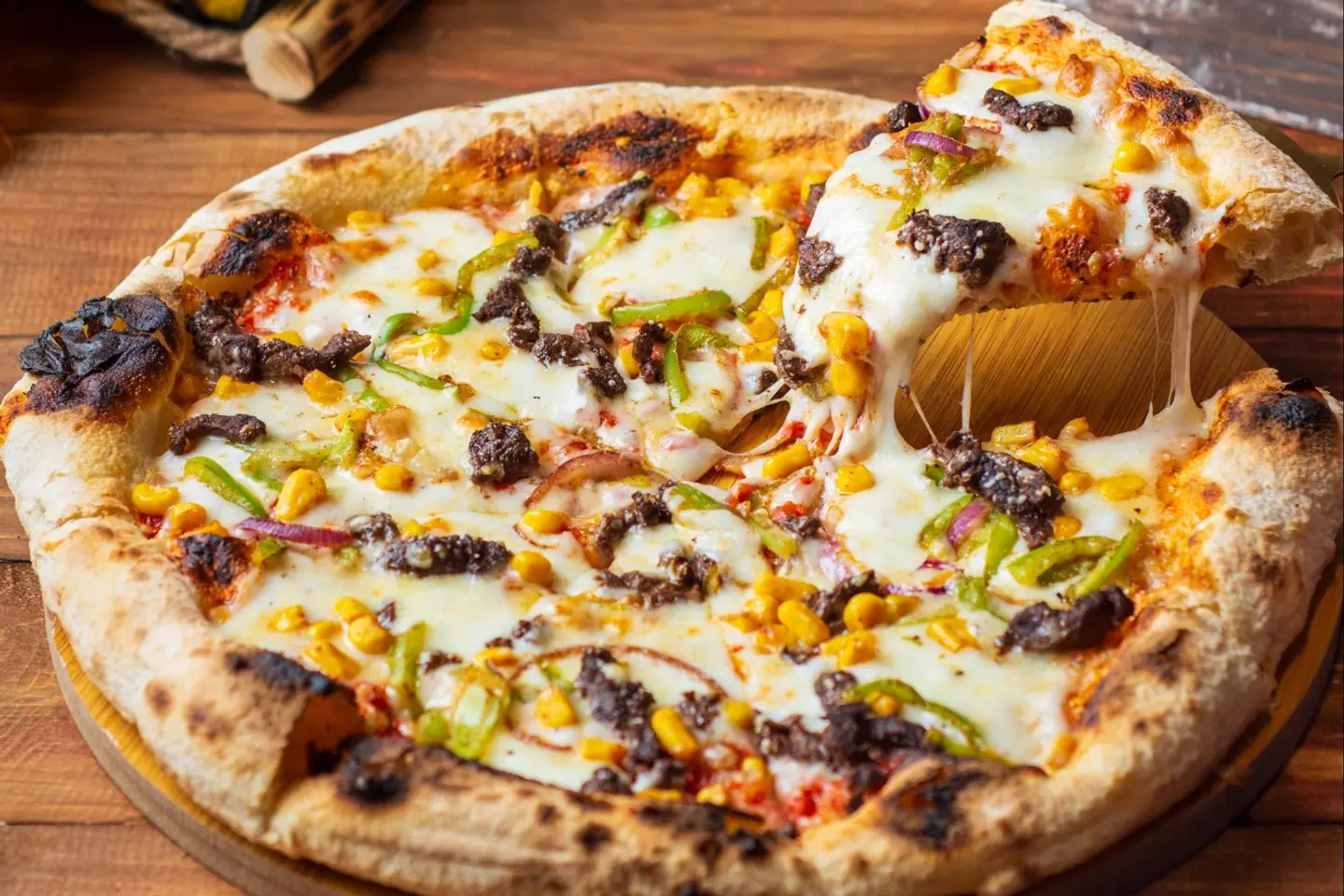 بيتزا ستيك اللحم صغيرة