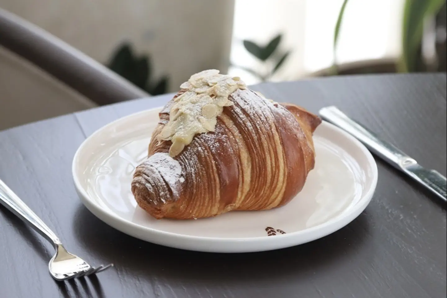 كرواسون اللوز