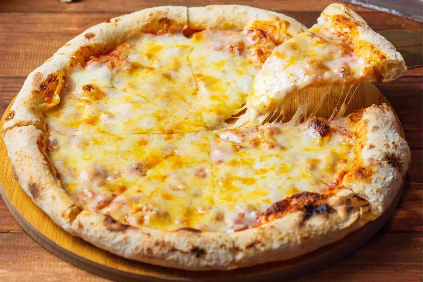 بيتزا الأجبان الأربعة