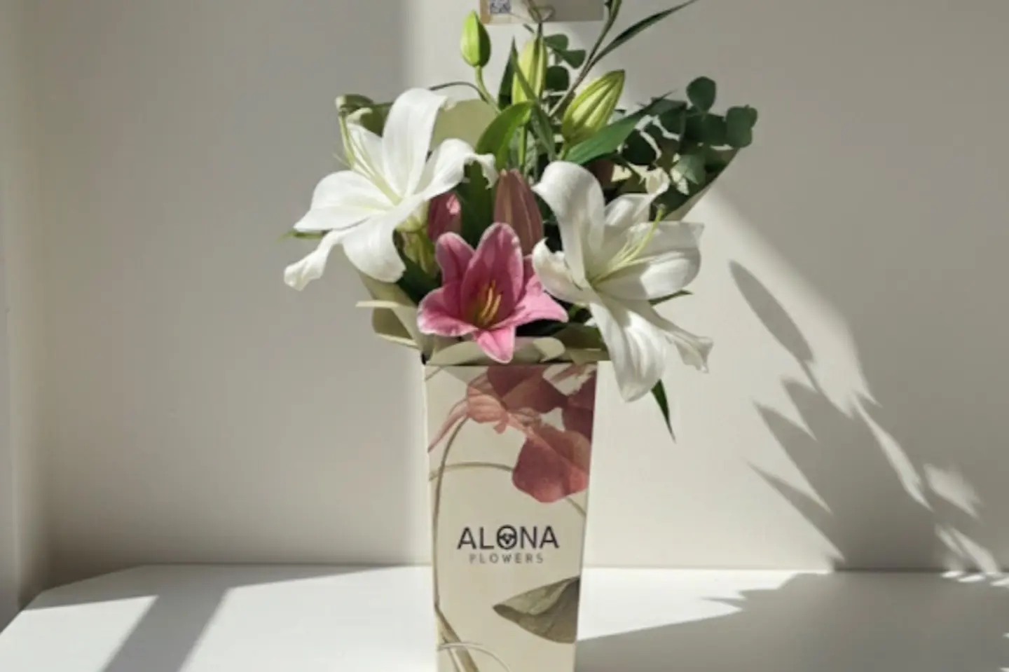 ‎باقة ازهار الونا المميزة بازهار الليلي