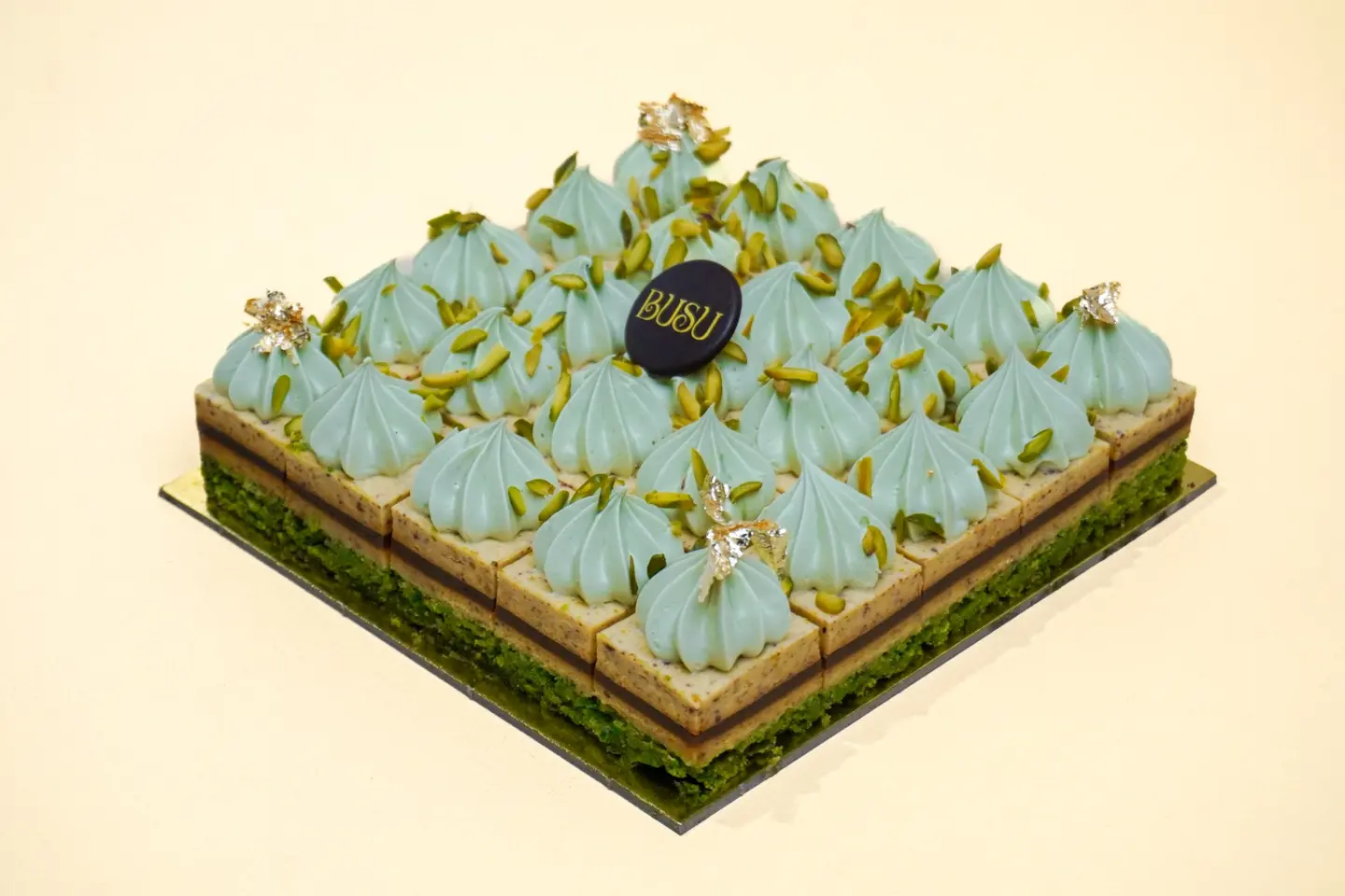 كيك بستاشيو المانجو