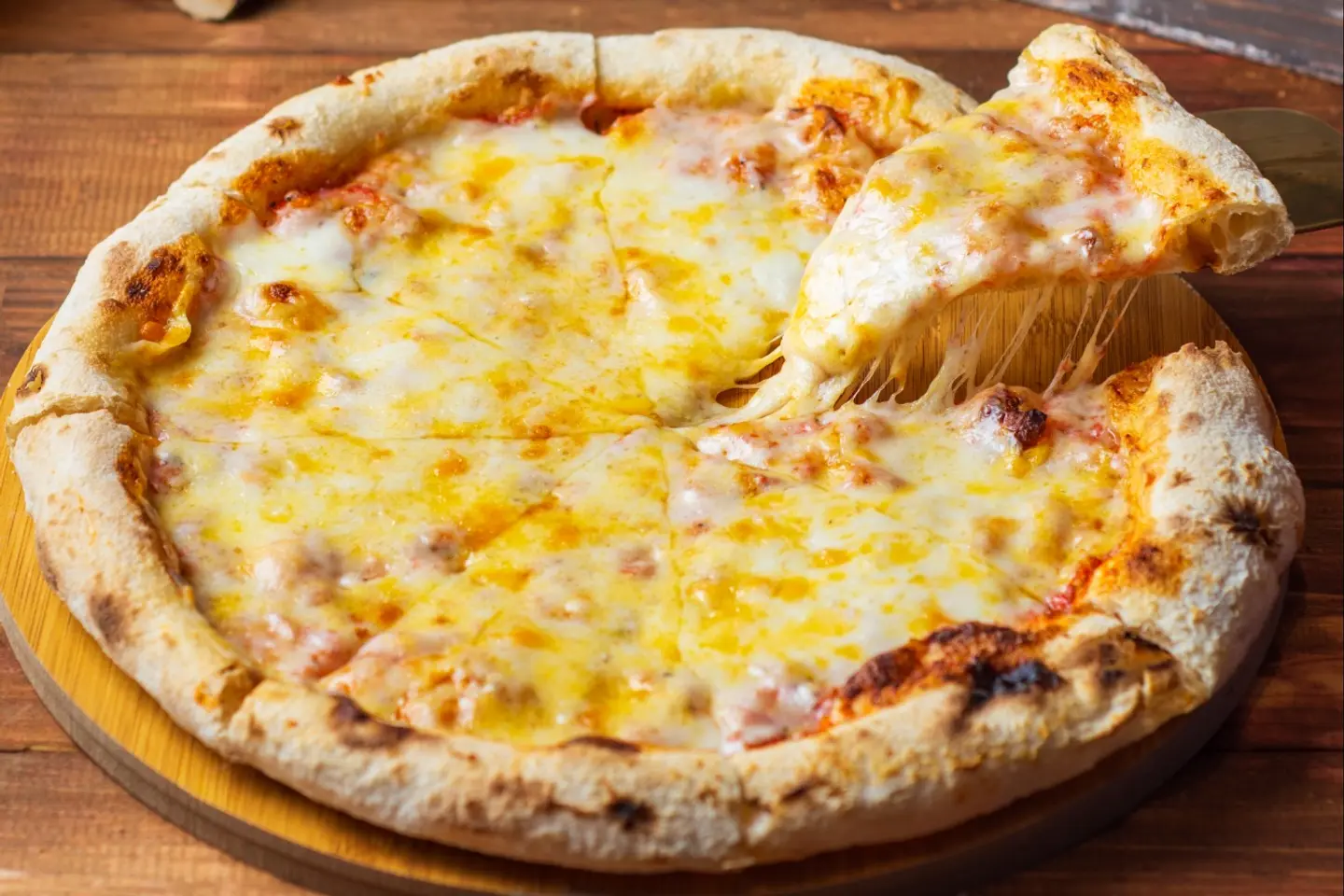 بيتزا الأجبان الأربعة صغيرة