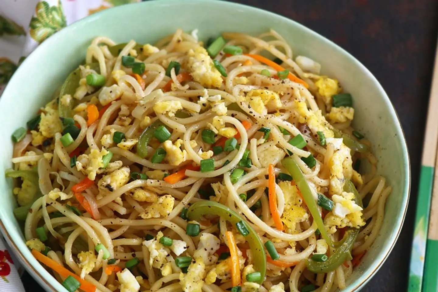 Egg Hakka Noodles