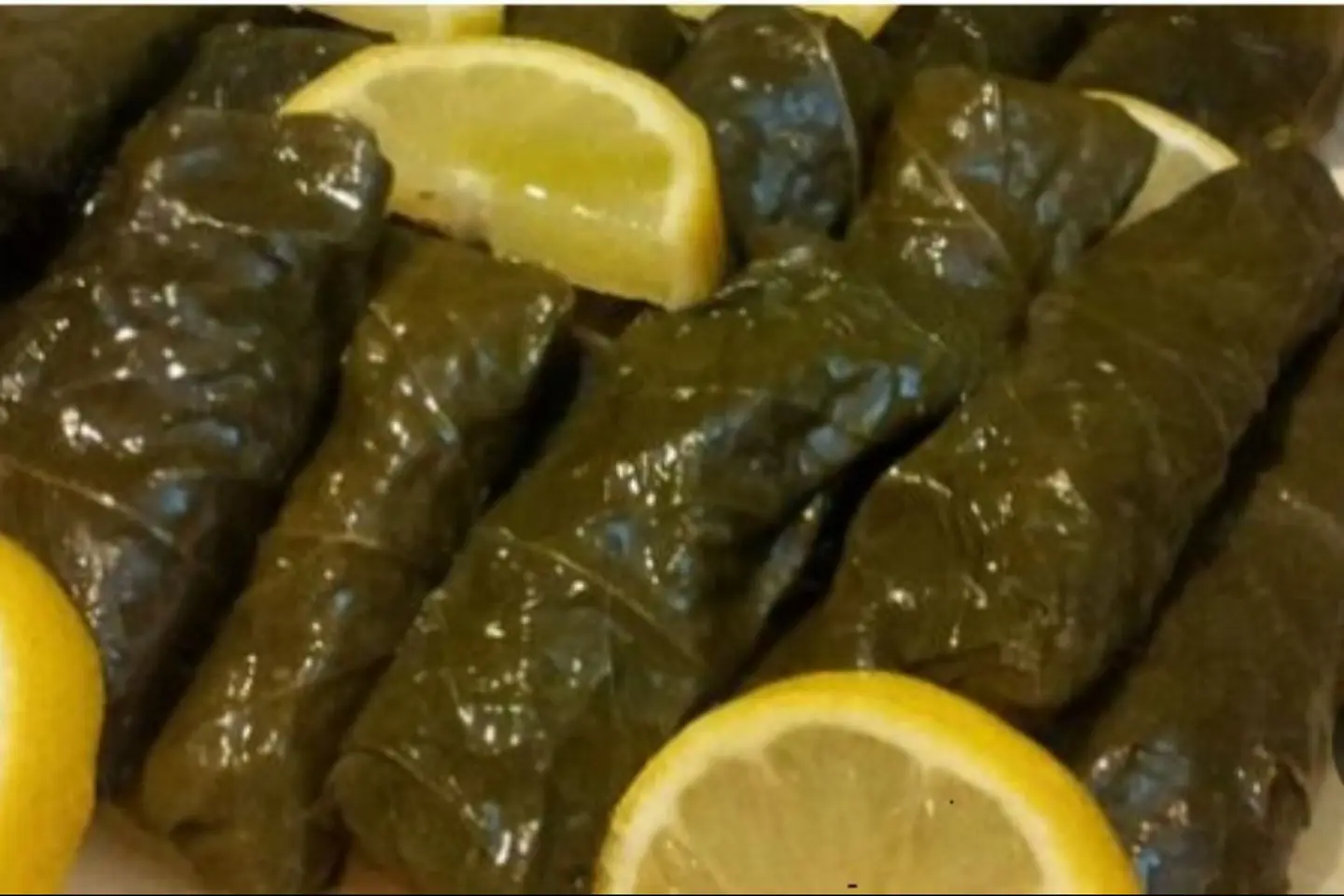 صحن ورق عنب وسط