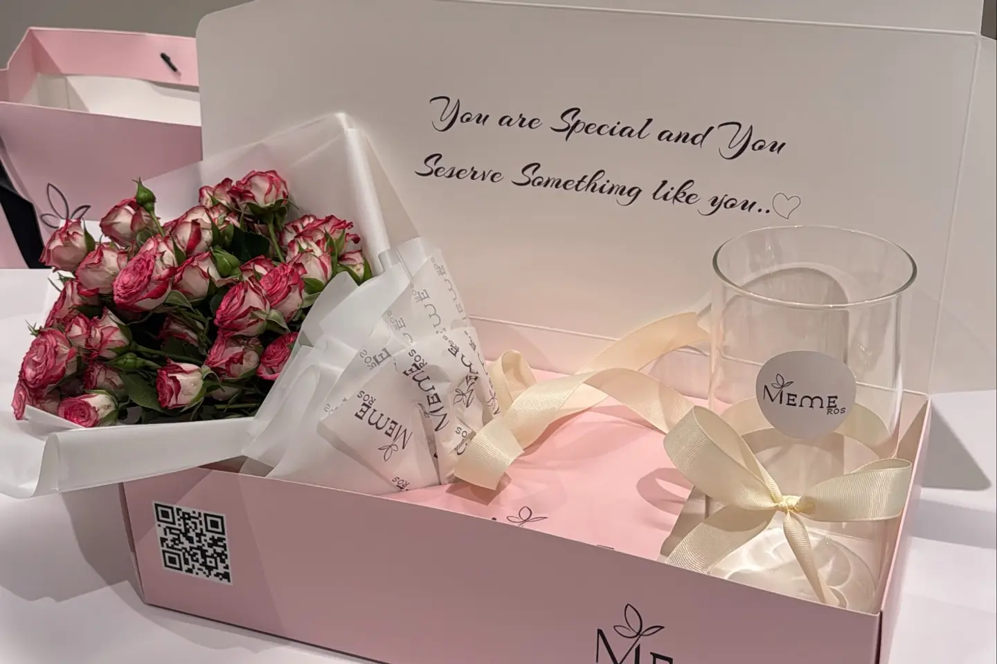Box Of Natural Roses With A Vase