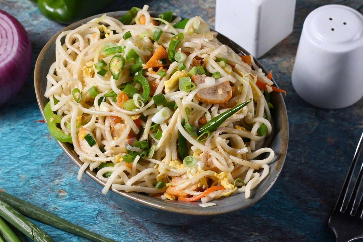 Chicken Chilli Garlic Noodles|نودلز بالثوم الحار