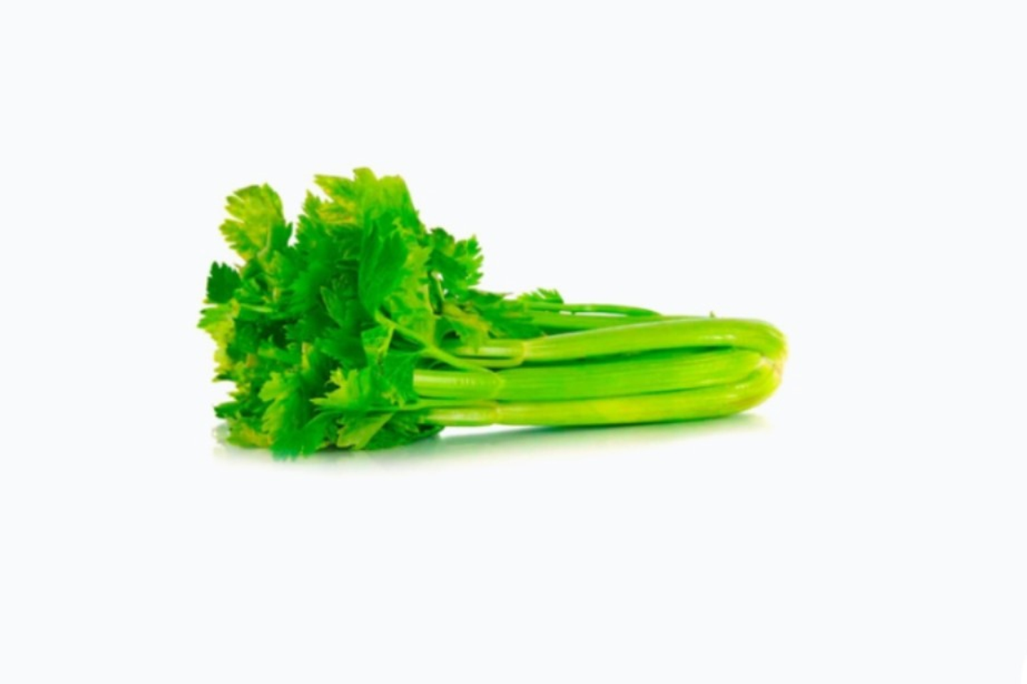 كرفس ١ قطعة - الفراولة الأفريقية ٢٥٠ غرام