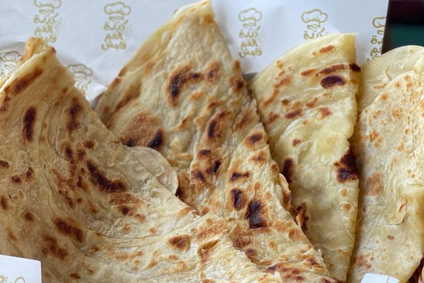 شباتي بيض مقلي بالجبن