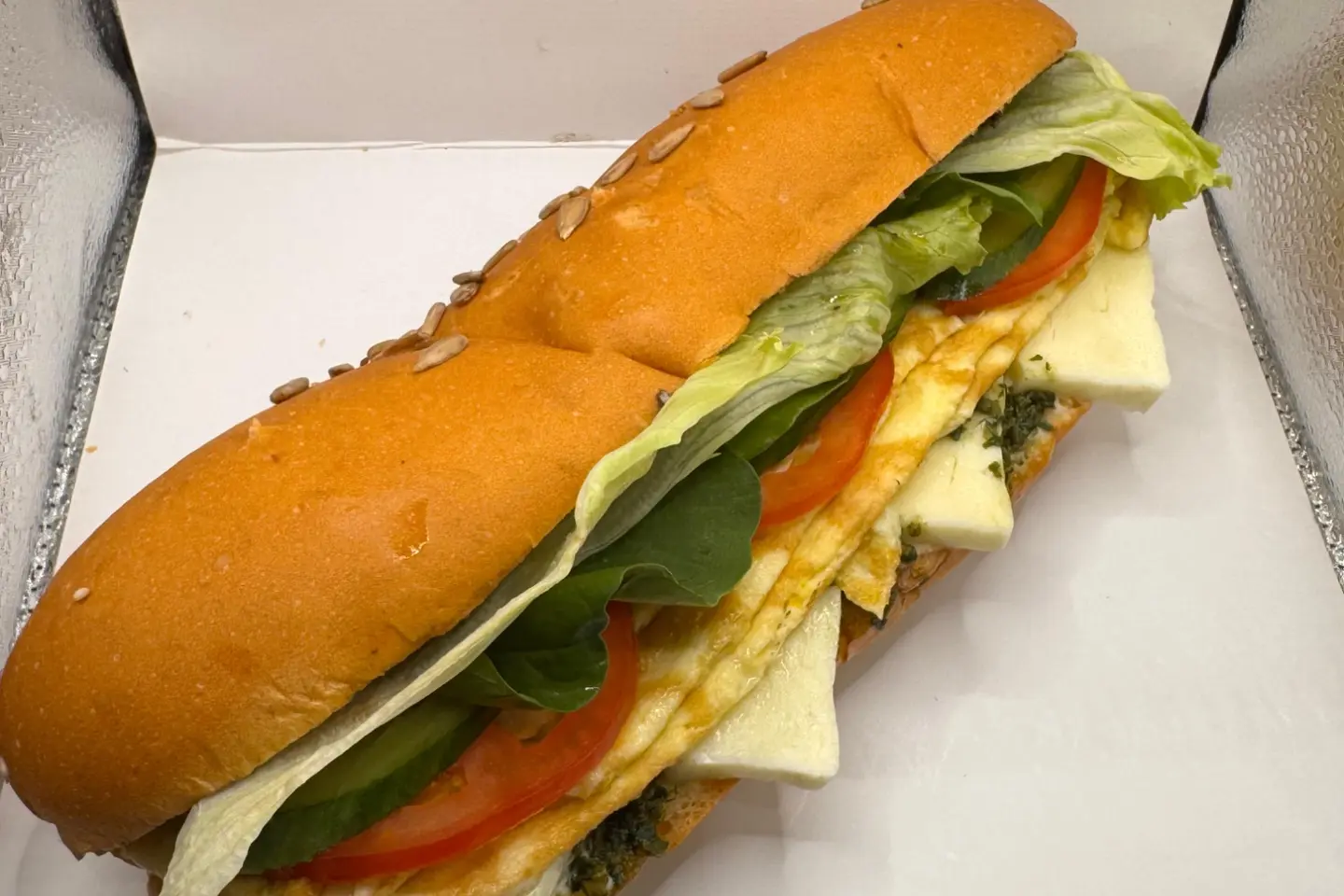 ساندويتش أومليت مع حلوم