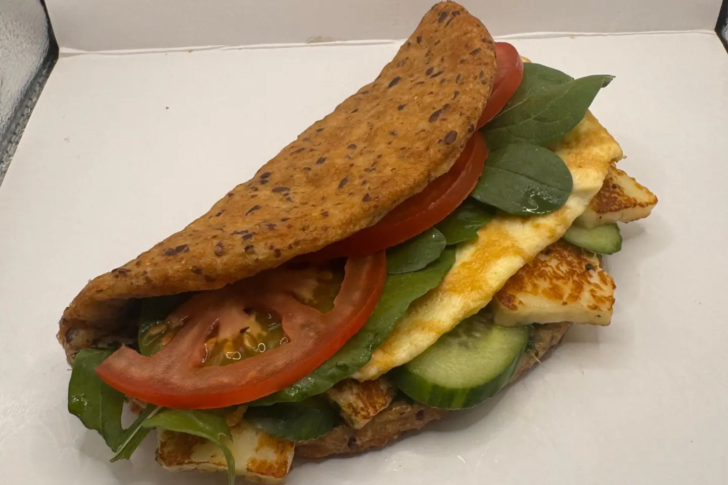 ساندويتش كيتو أومليت مع حلوم