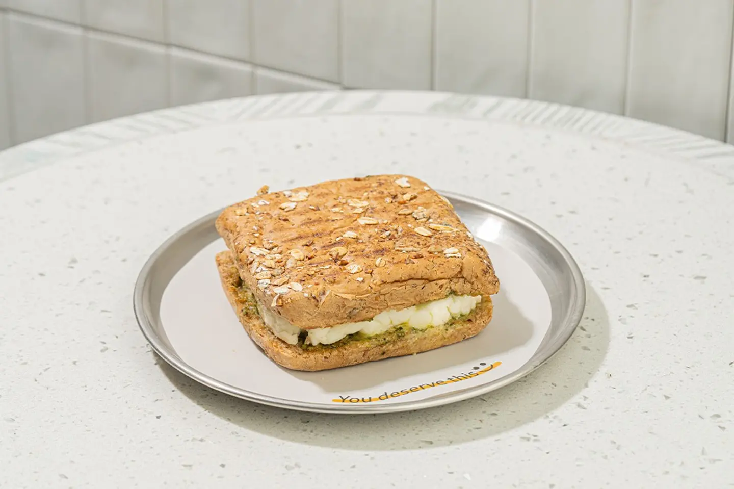 حلومي ساندوتش