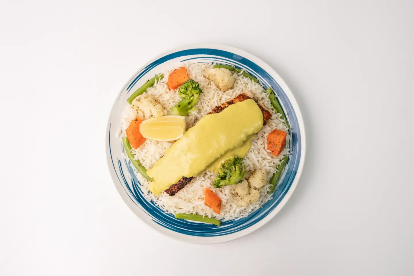 سالمون وخضار مشويه مع ارز ابيض