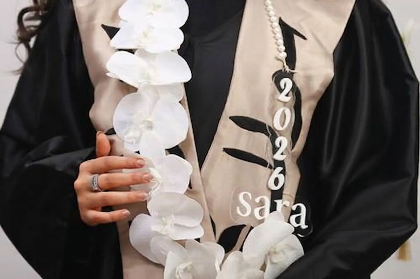 عقد تخرج اوركيد باللؤلؤ