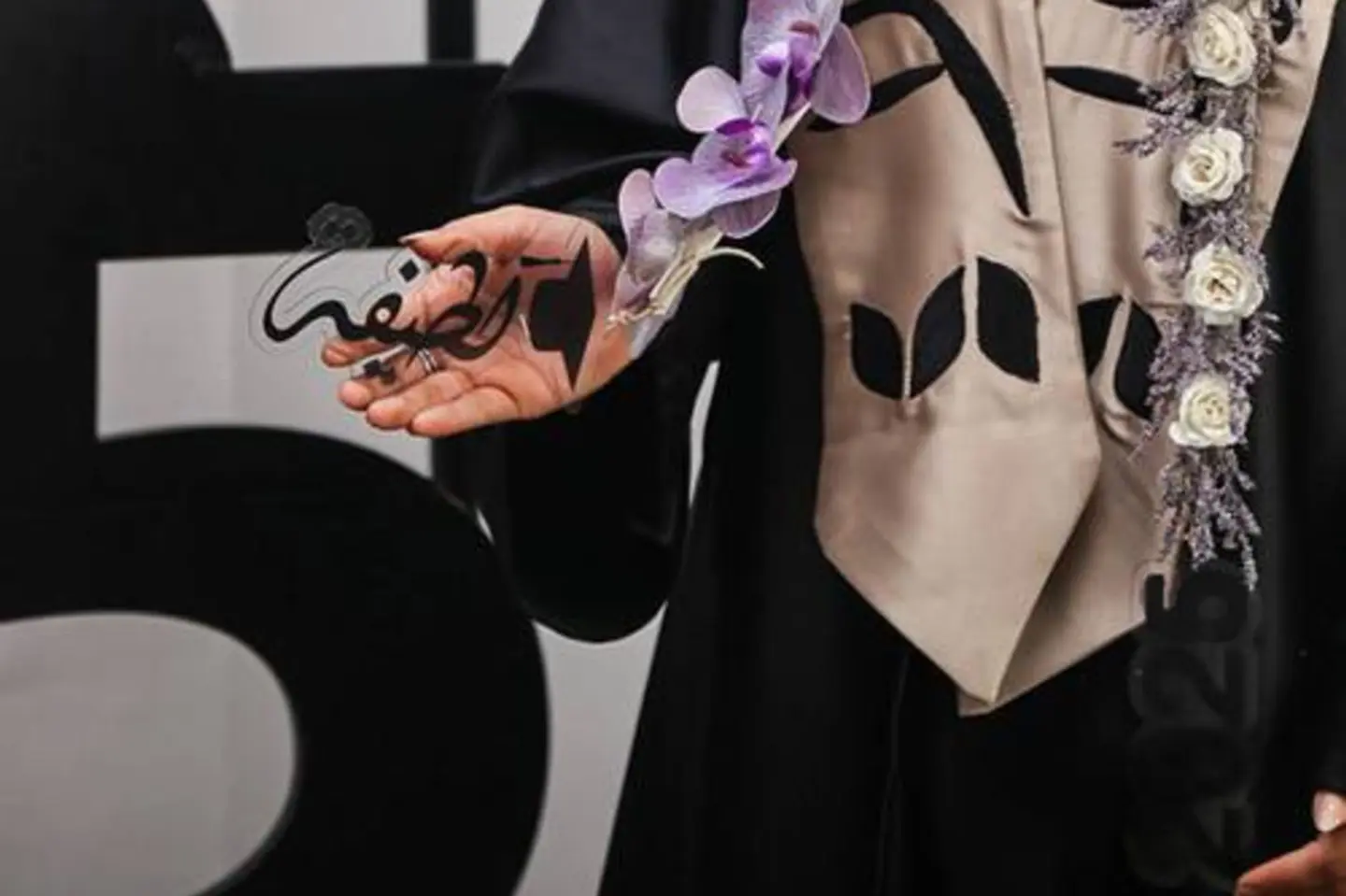 عقد تخرج اوركيد الموف