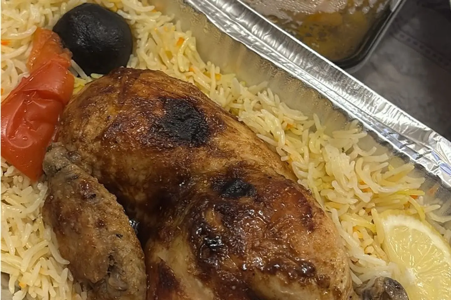 دجاج مدخن نص حبه مع الأرز