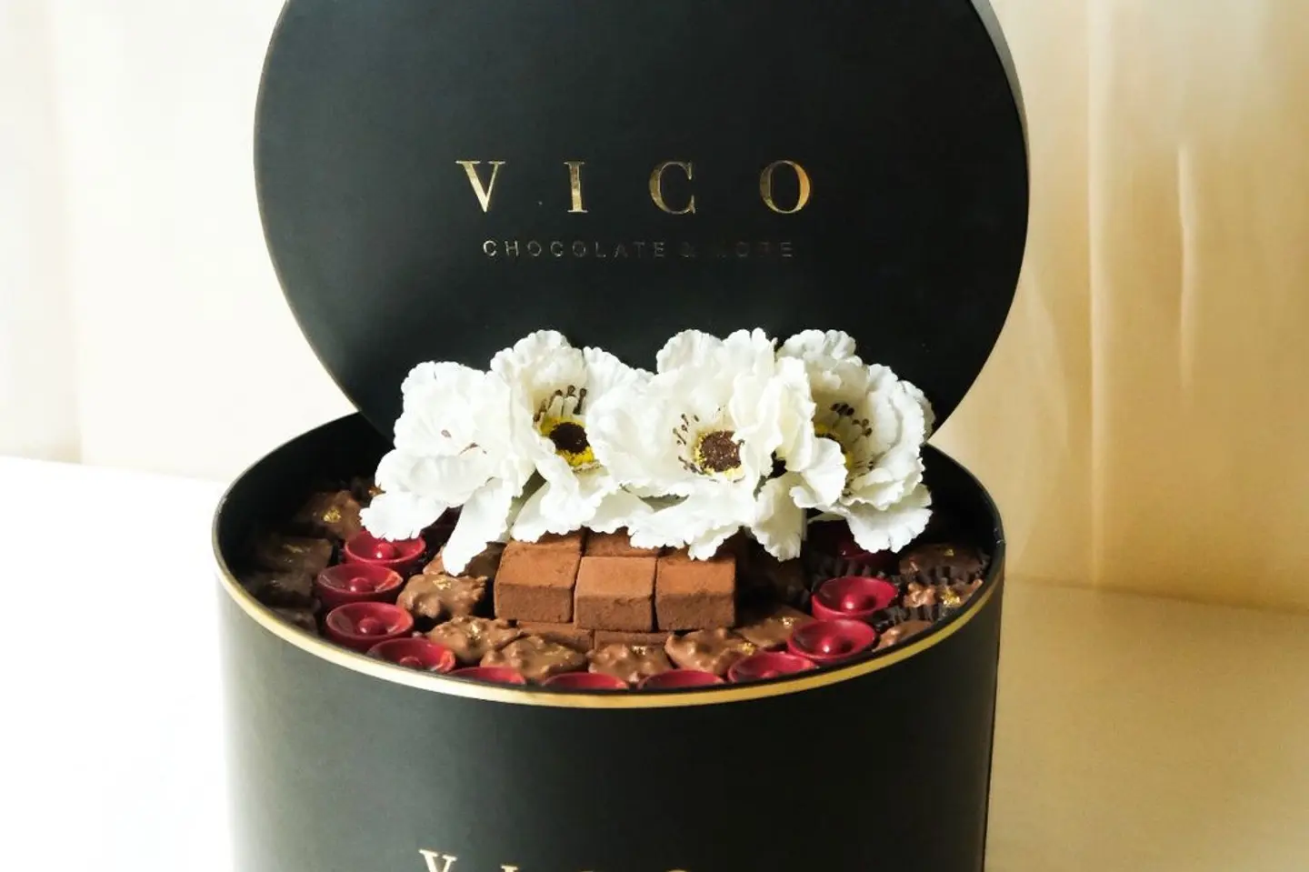 Round Chocolate Box With Roses