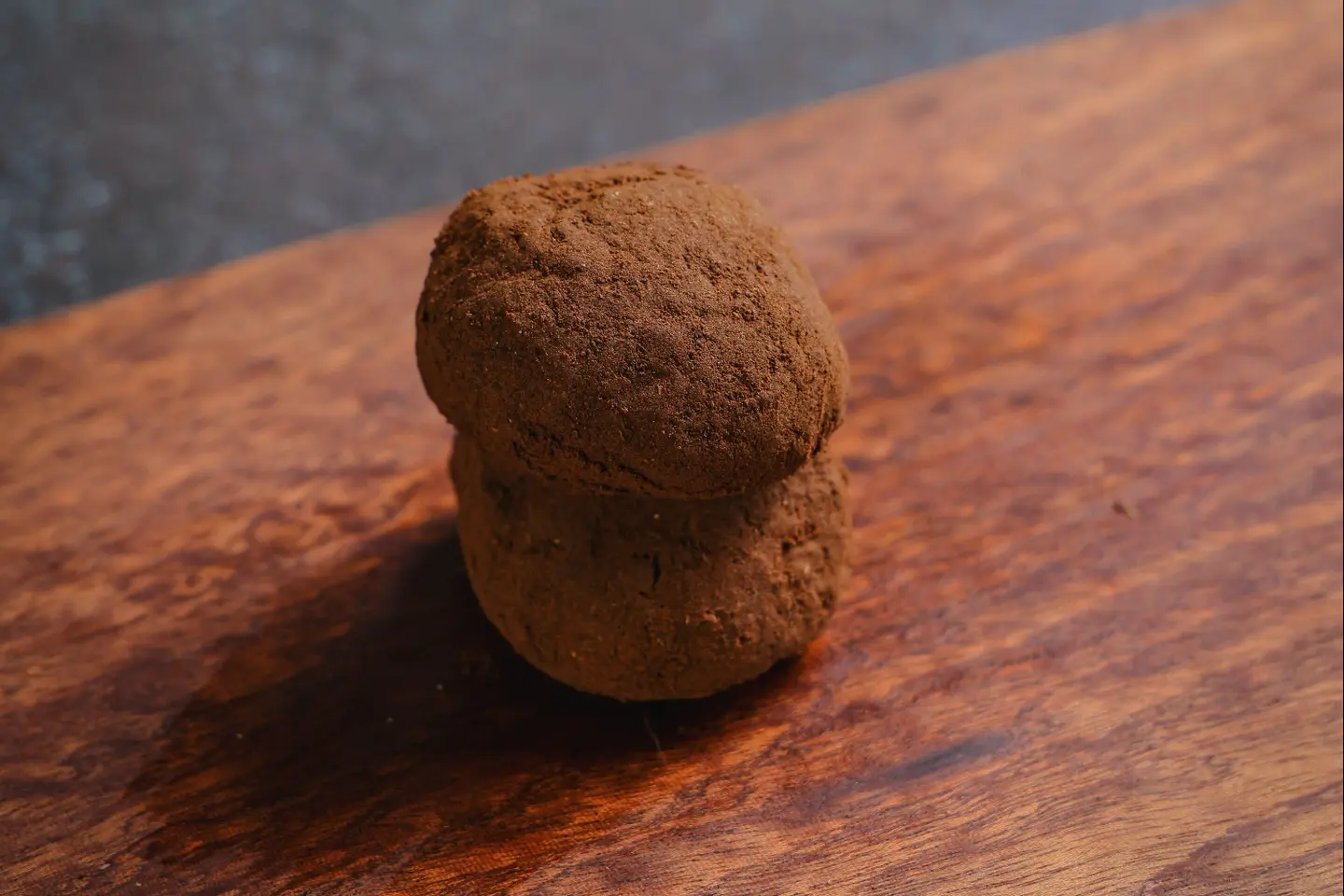 كرات الشوكولاتة الداكنة