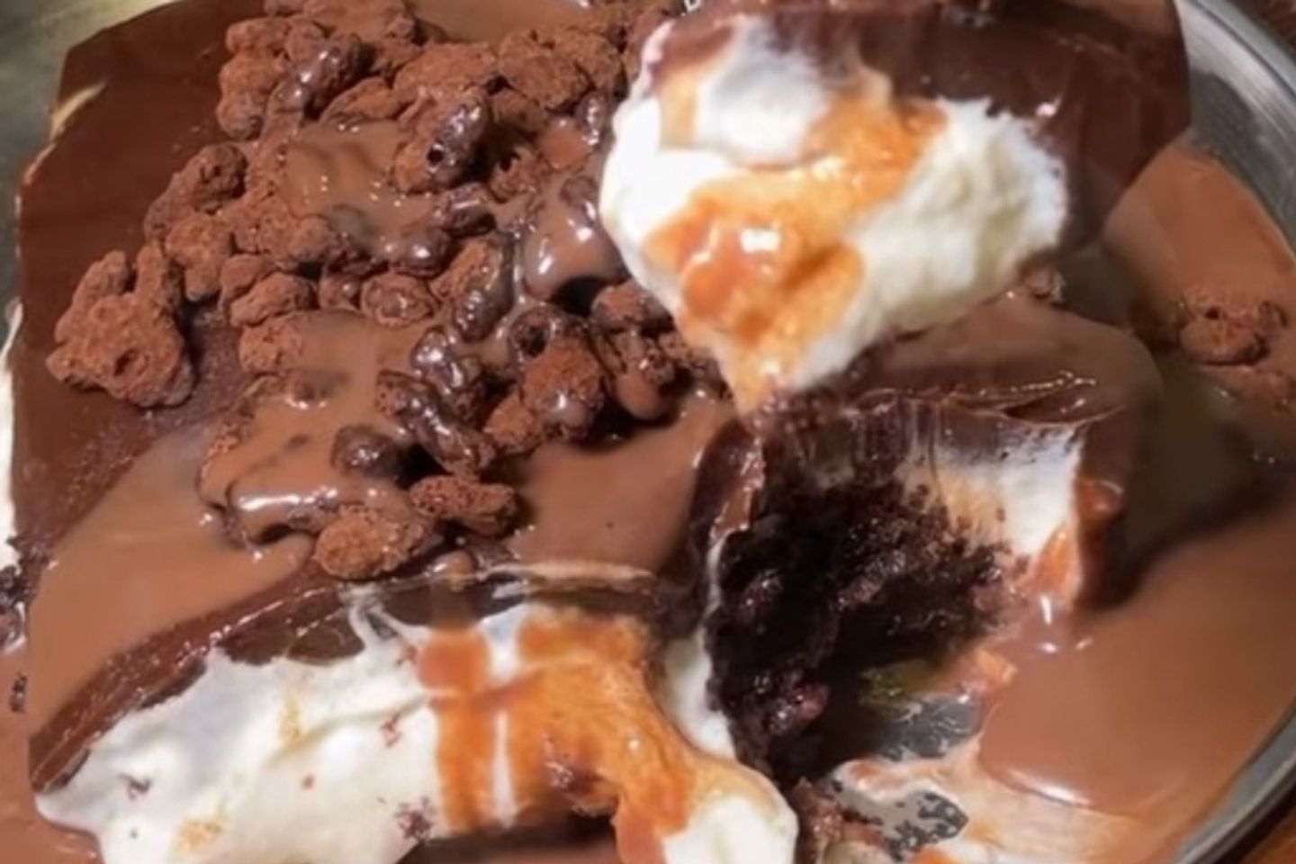 Crunchoco Cake