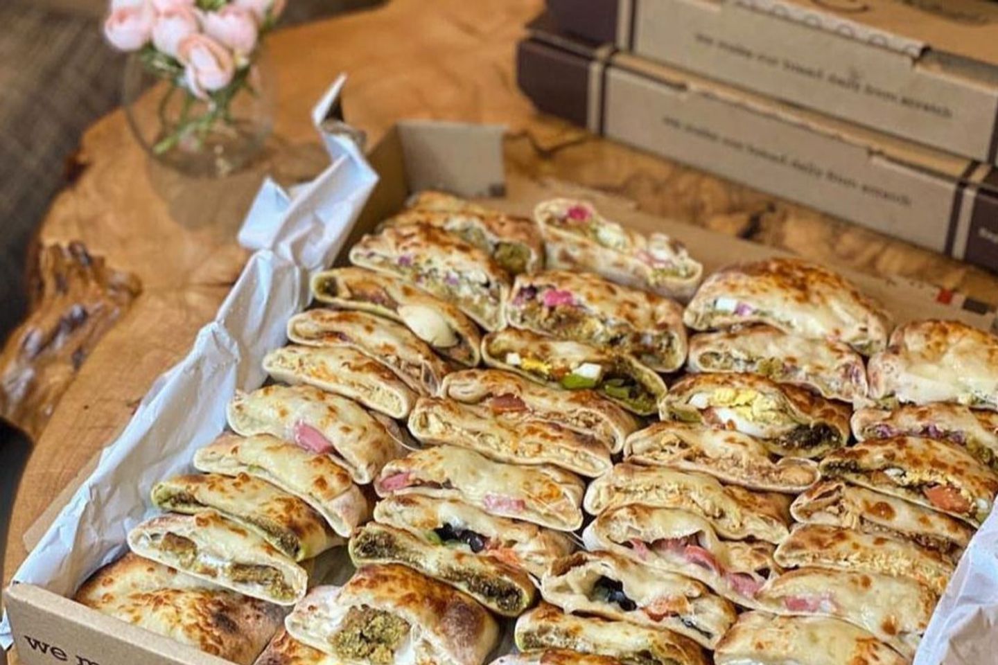 علبة مناقيش مشكلة
