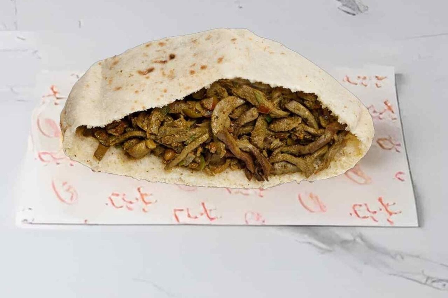 ساندوتش رغيف عربي كبدة غنم