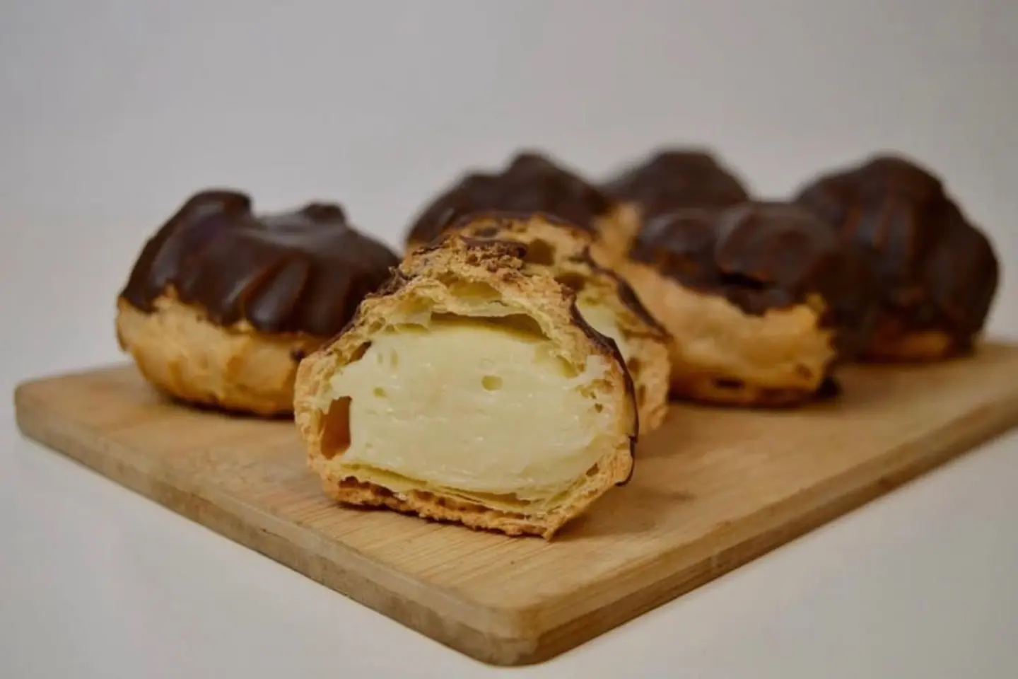 كلير بحشوة كاستر نيوتيلا /ربع كيلو