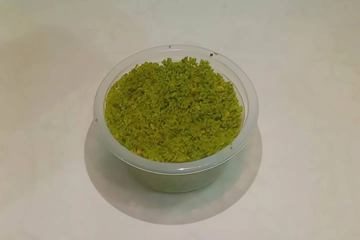 علبة فستق مطحون