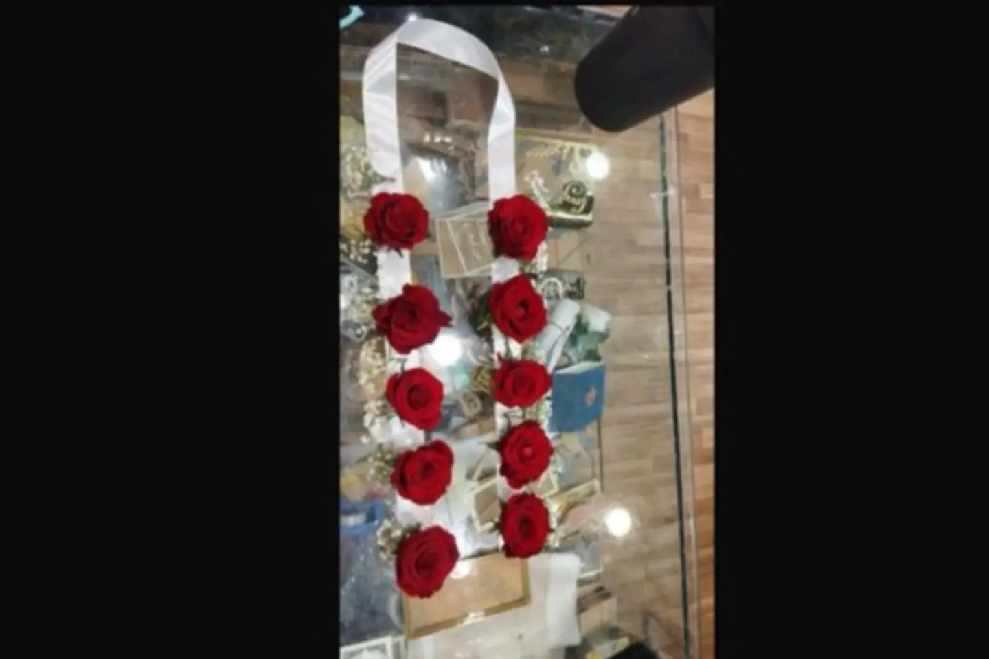 Natural Rose Necklace With Acrylic Money Envelope