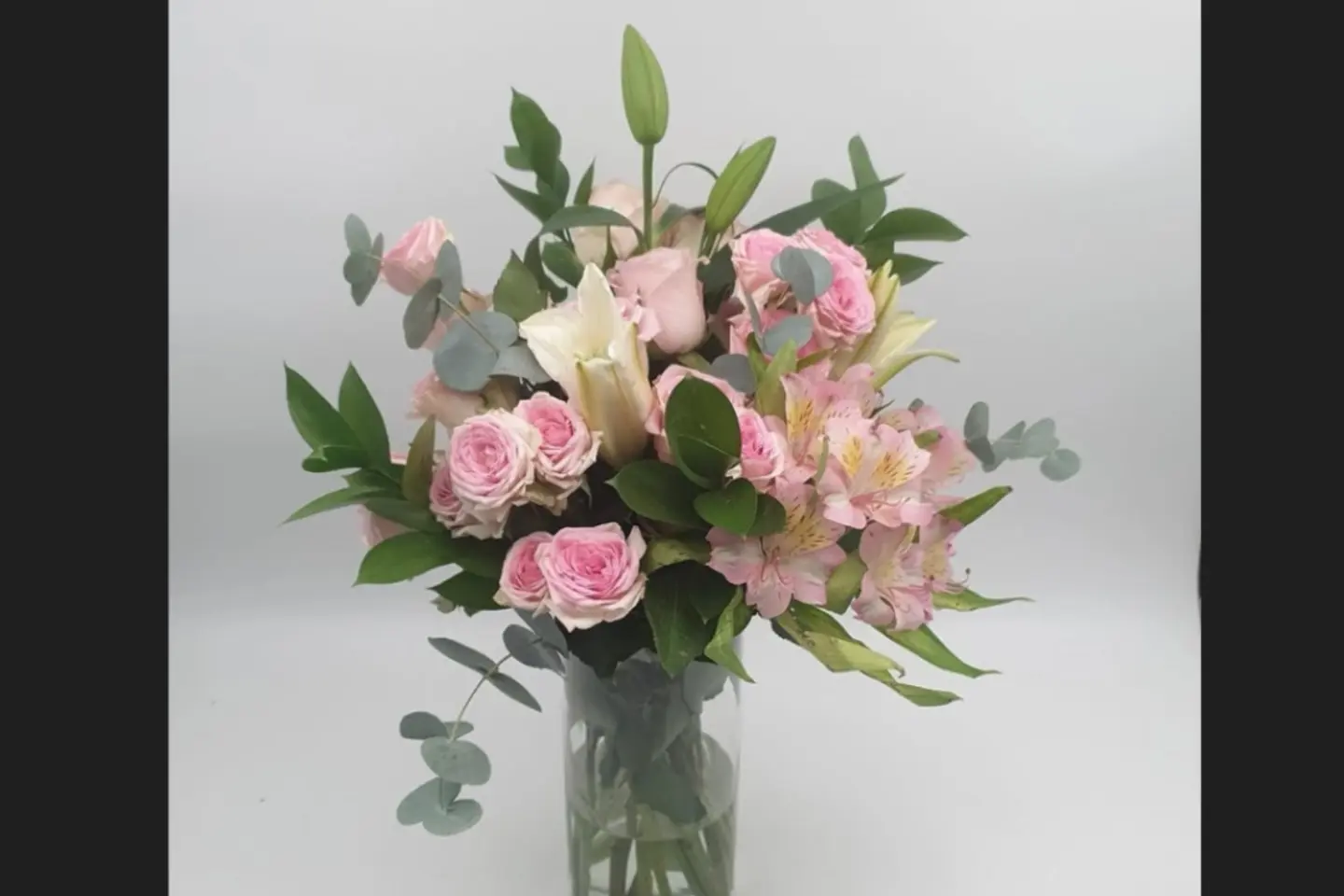 مزيج مزهرية وردية