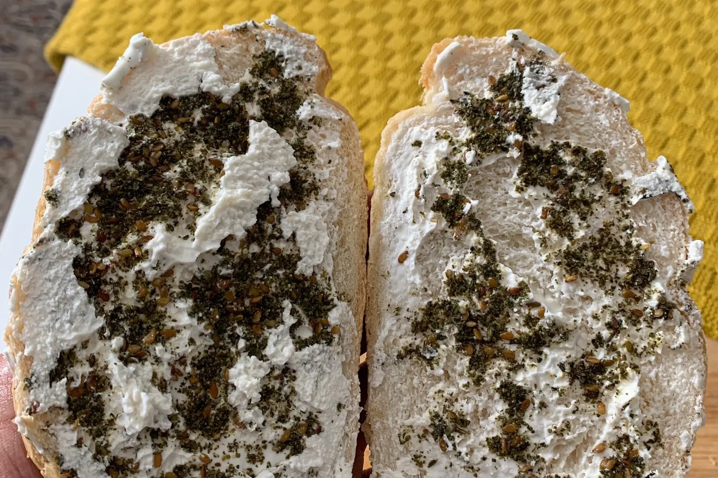 ساندوتش لبنة زعتر